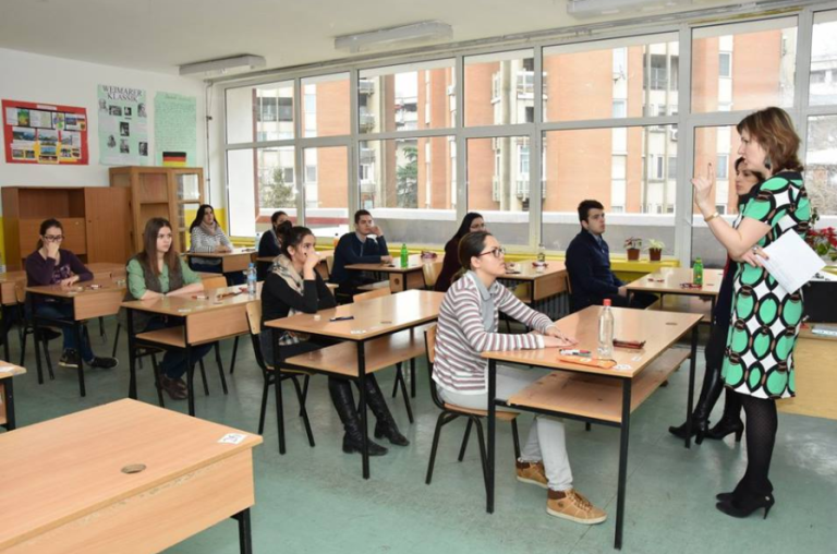 Во тетовска Гимназија предвидени 8 паралелки, ама се запишале само 22 деца
