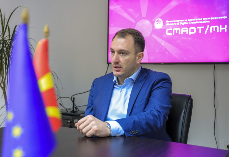 Министерот Андоновски на пуштање во функција нова канцеларија за административни услуги во Свети Николе