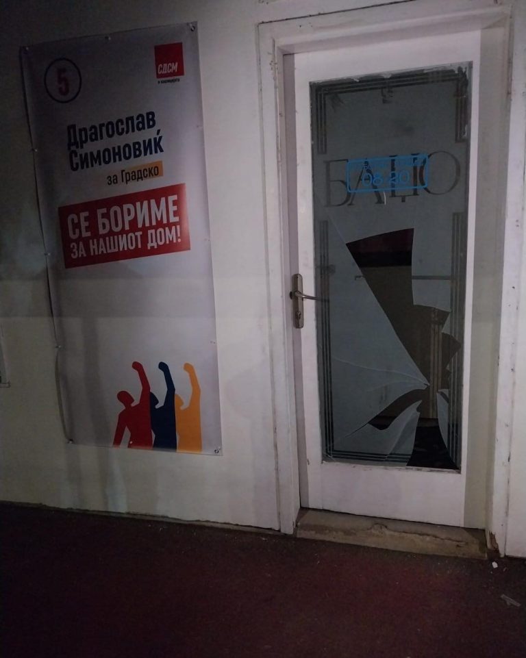 Власта е уплашена и нервозна, искршени стакла на изборниот штаб на СДСМ во Градско