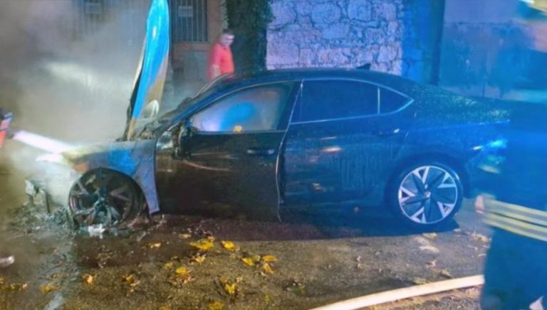 Запален службениот автомобил на градоначалничката Марија – еден лице веднаш уапсено
