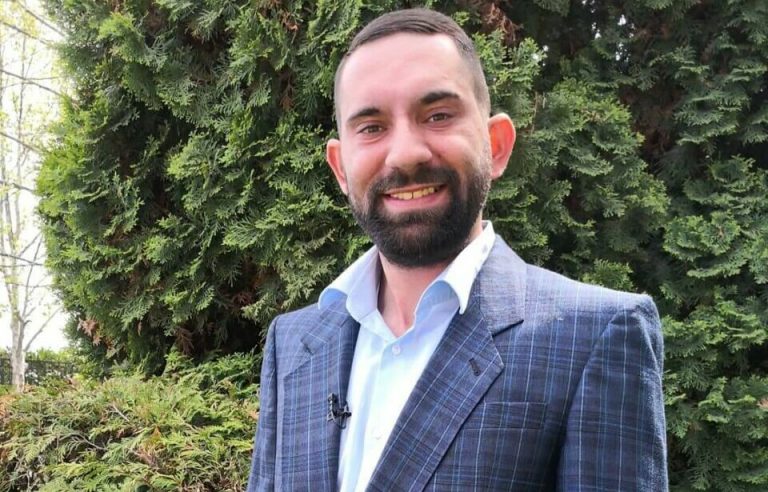 Славчо Попоски видно нервозен се огласи: И сега смешно е по сето ова што се случува