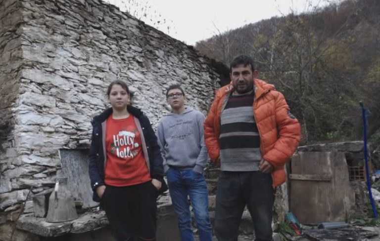 Самохраниот татко Ване од гостиварско и неговите две деца останаа без покрив на глава по страшен пожар на нивниот дом: Потребна ми е помош за обнова