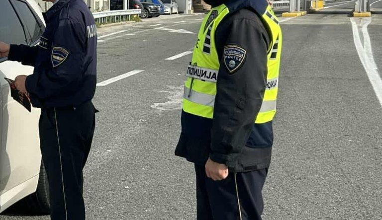 Двајца полицајци од Кочани се однесувале како „шерифи“: Претепале човек во негов двор – сега се отстранети од работа
