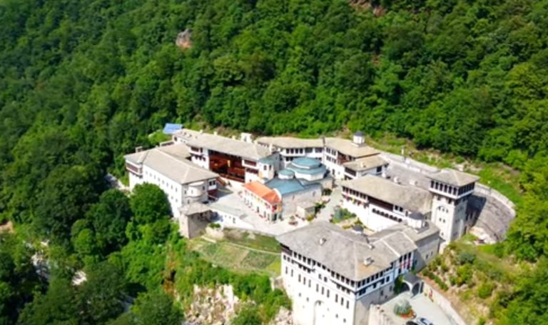 Страшна несреќа во близина на „Св. Јован Бигорски“ – се трага по возило кое излета во студените води на река Радика
