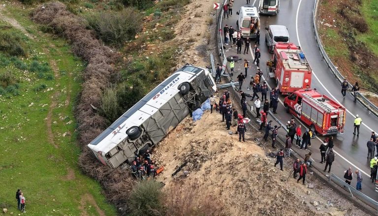 Автобус полн со патници излета во провалија во омиленото летувалиште на многу Македонци – има и мртви
